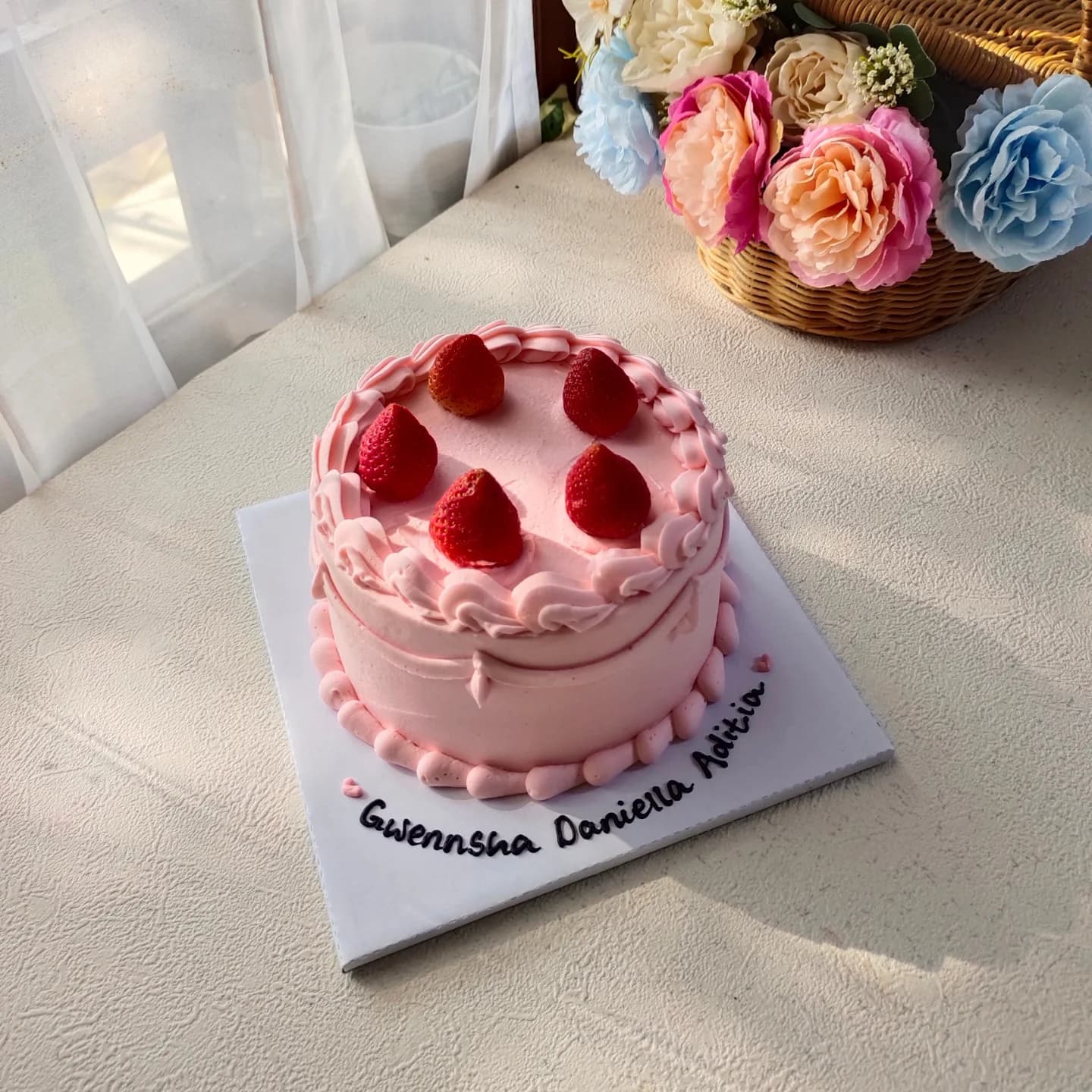 Korean Strawberry Cakes